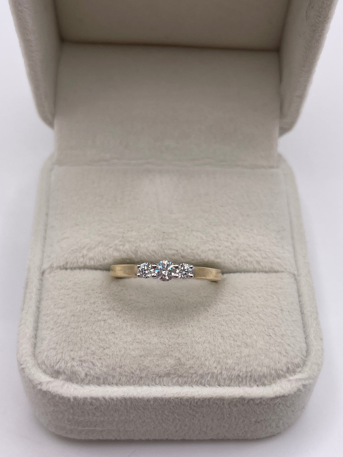 9ct gold diamond ring