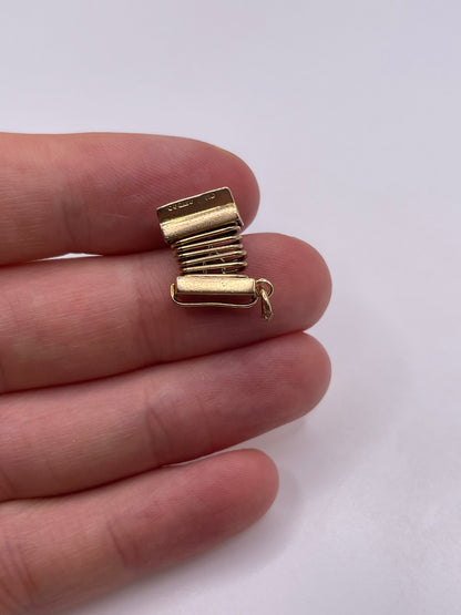 9ct gold accordion charm