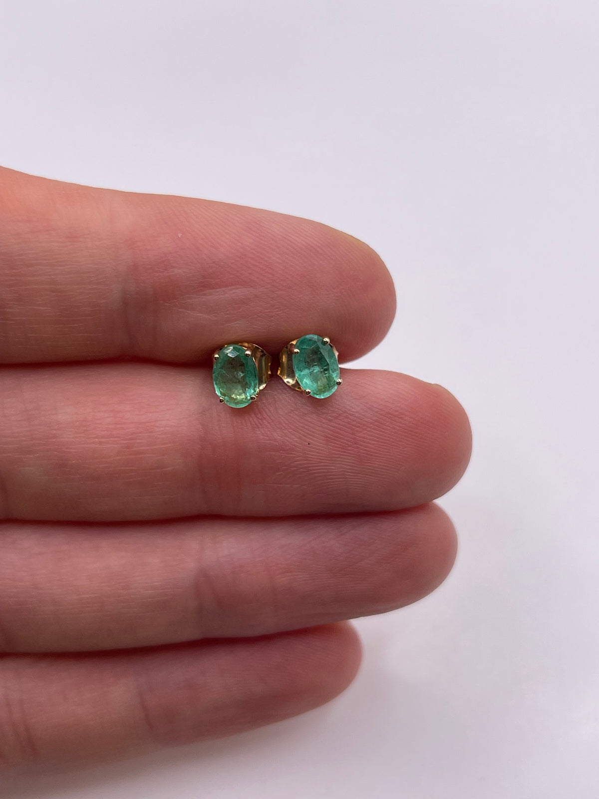 9ct gold emerald earrings
