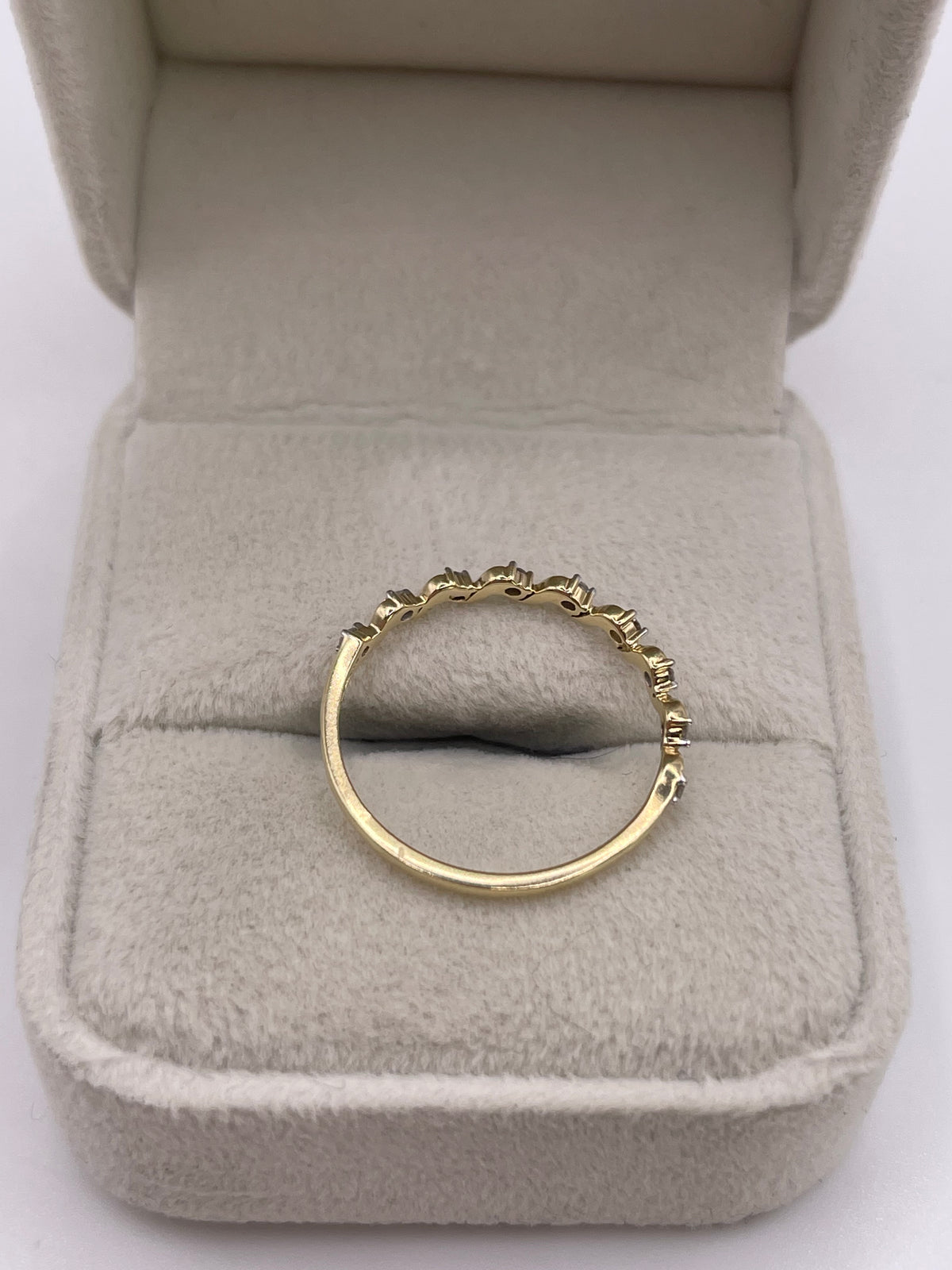 9ct gold diamond ring