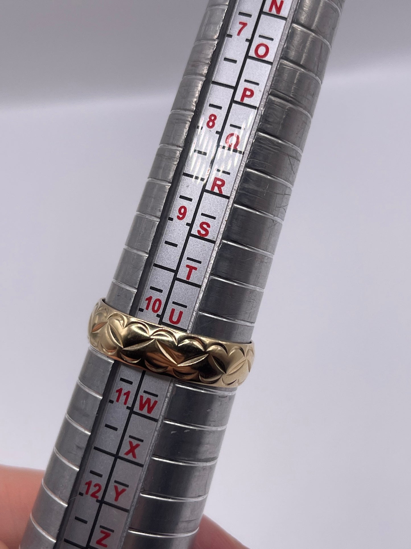 9ct gold patterned band