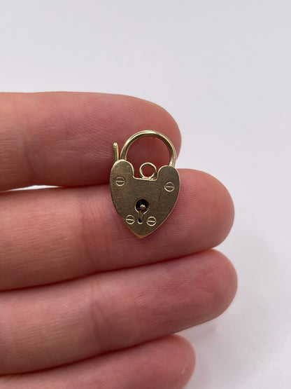 9ct gold padlock 2