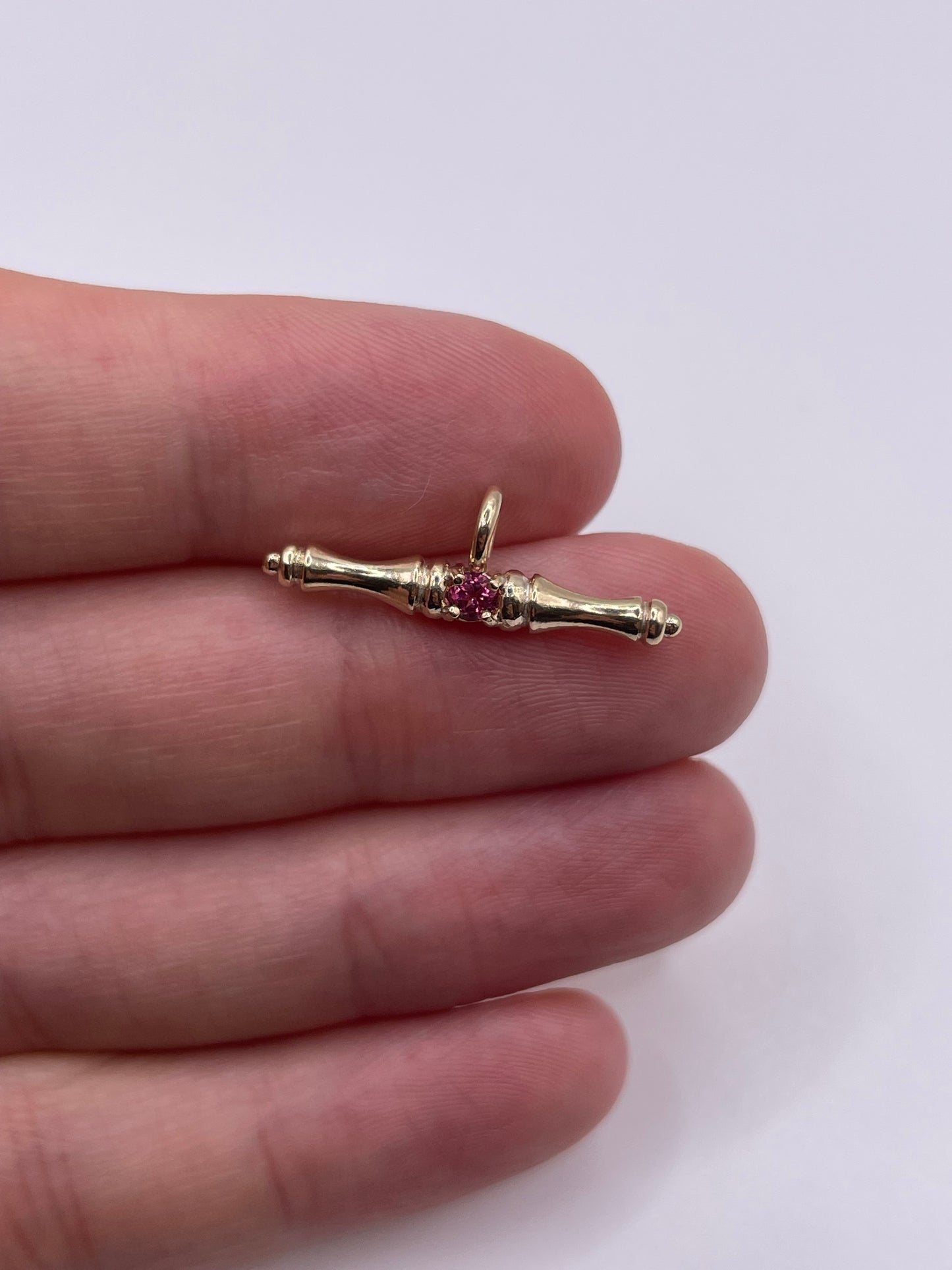 9ct gold pink topaz t bar pendant