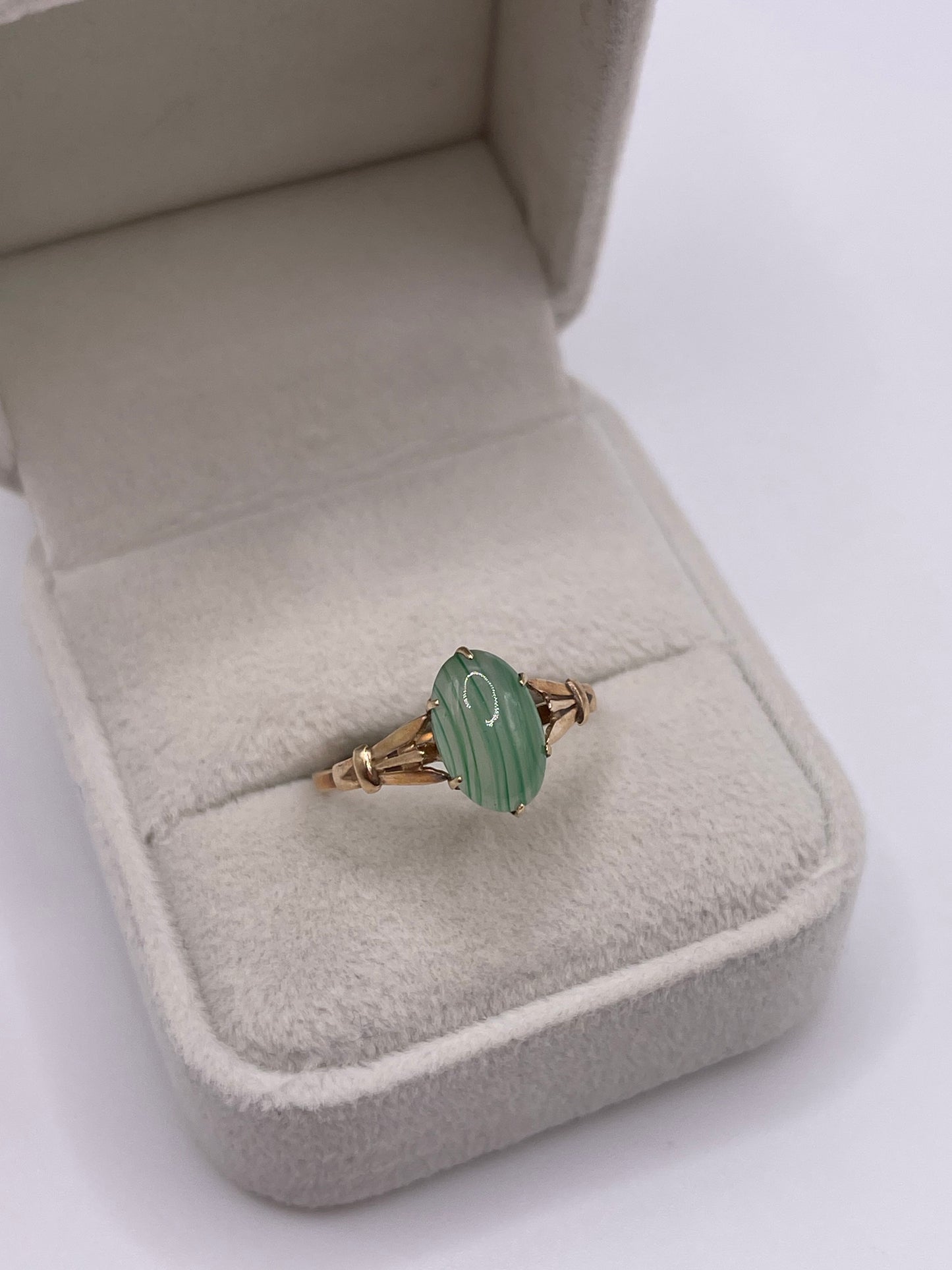9ct gold agate ring