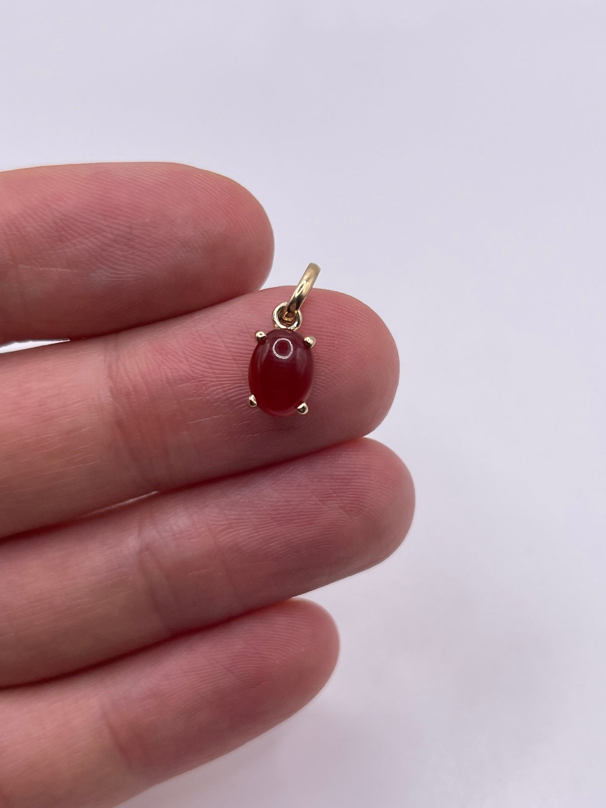 9ct gold carnelian pendant
