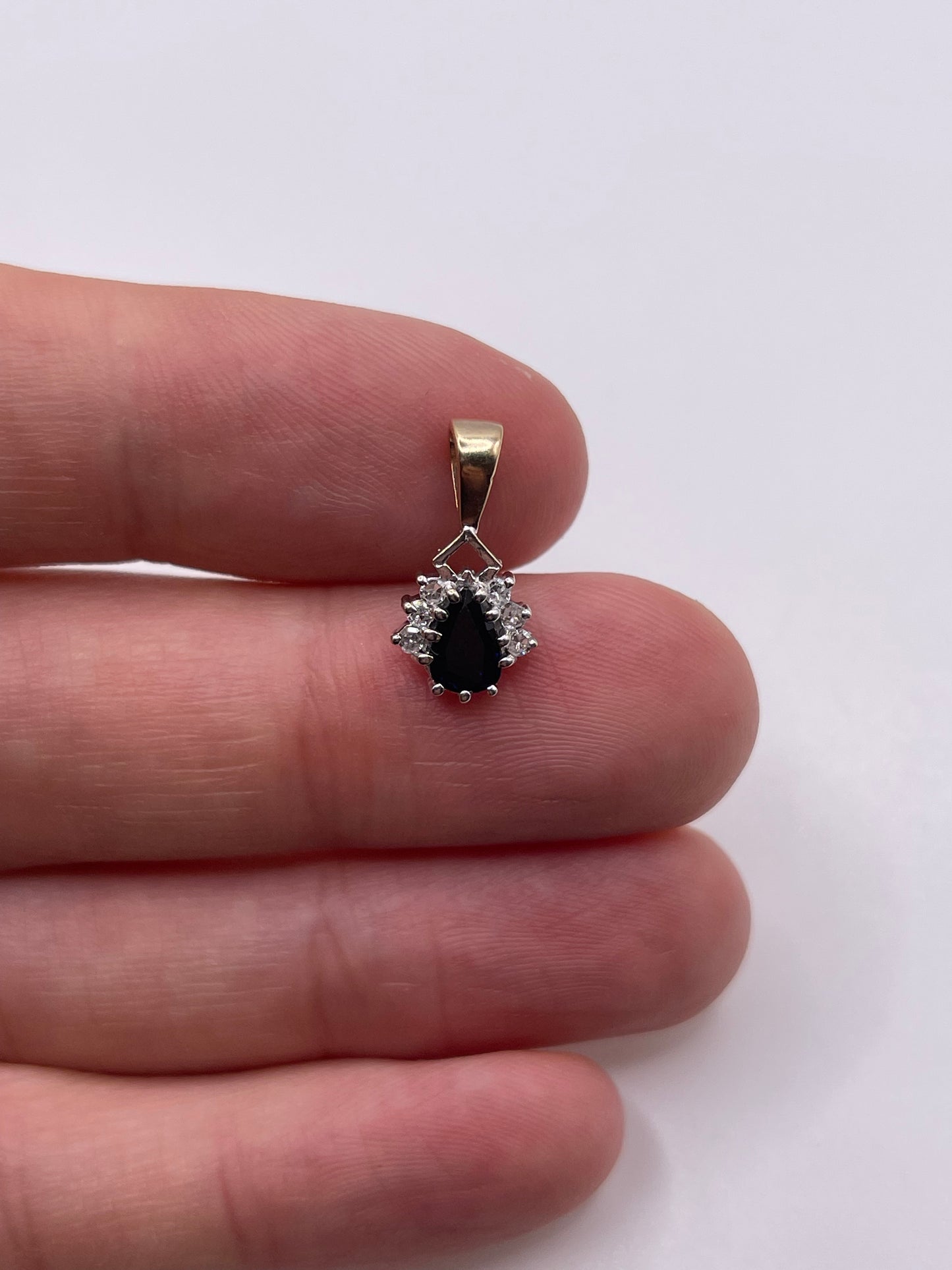 9ct gold sapphire and diamond pendant