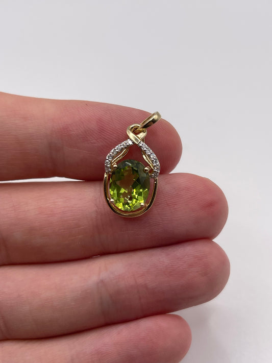 9ct gold peridot and diamond pendant