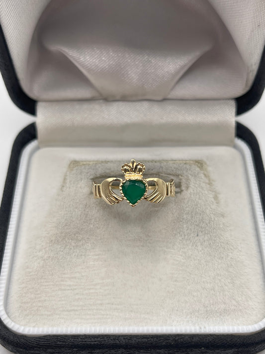 9ct gold green agate claddagh ring