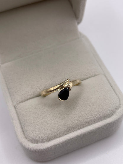 9ct gold sapphire ring