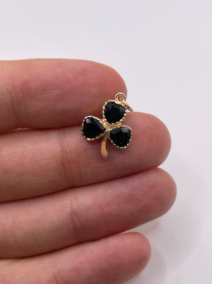 9ct gold sapphire clover pendant