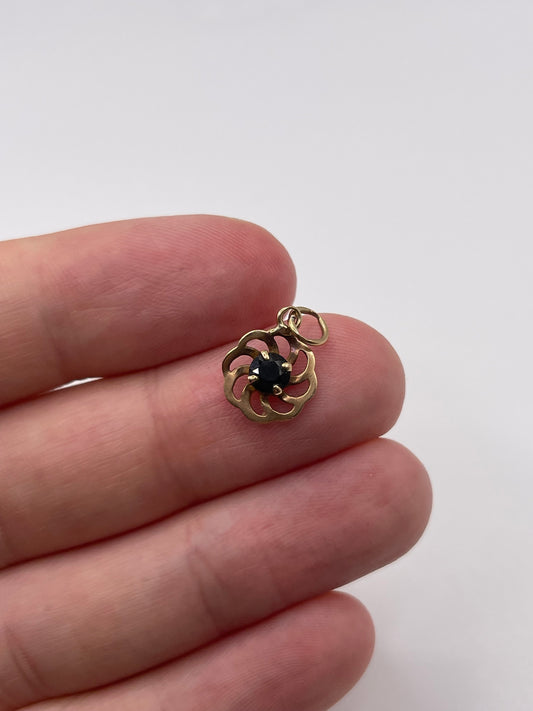 9ct gold sapphire pendant
