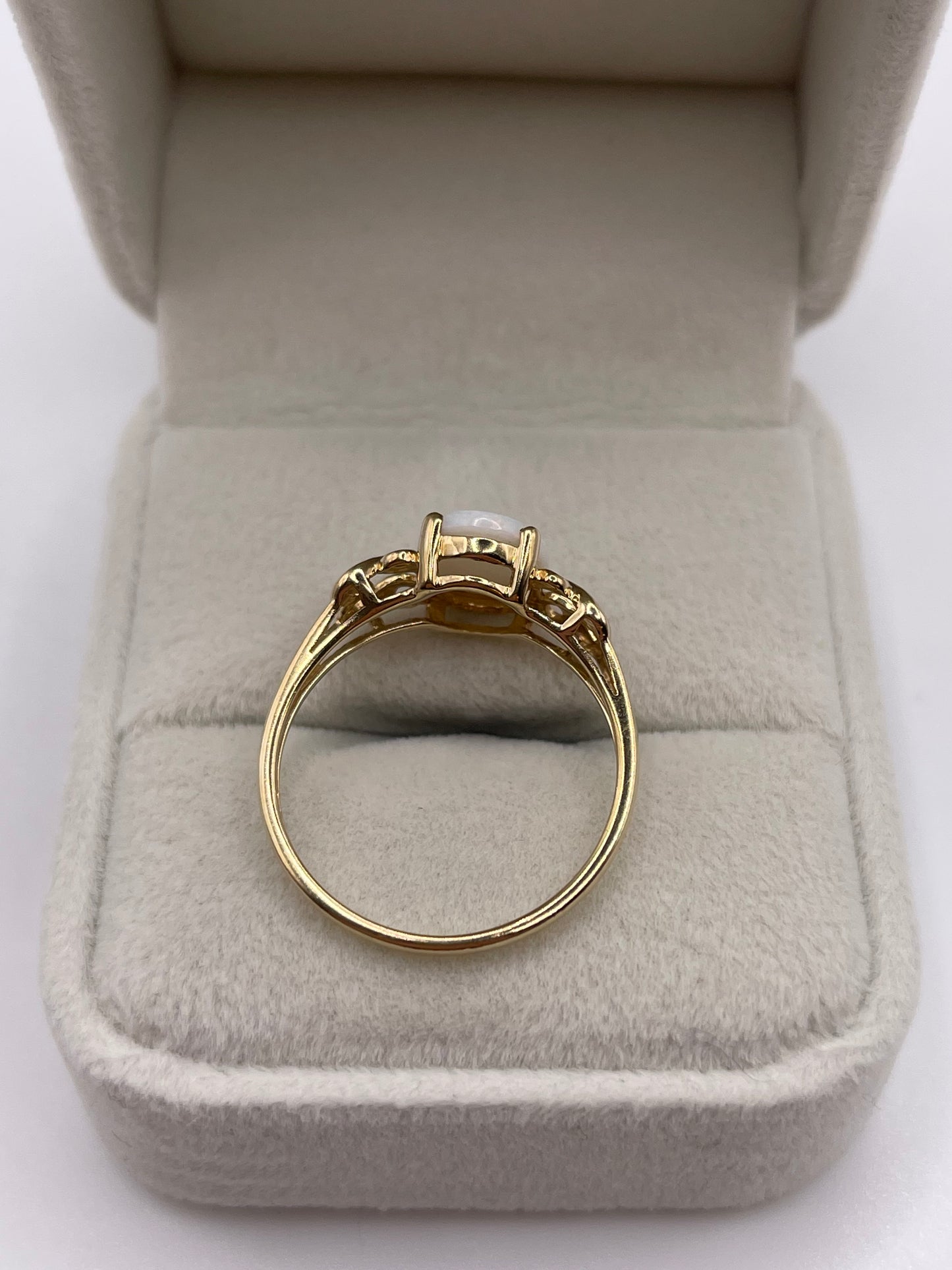 9ct gold opal ring