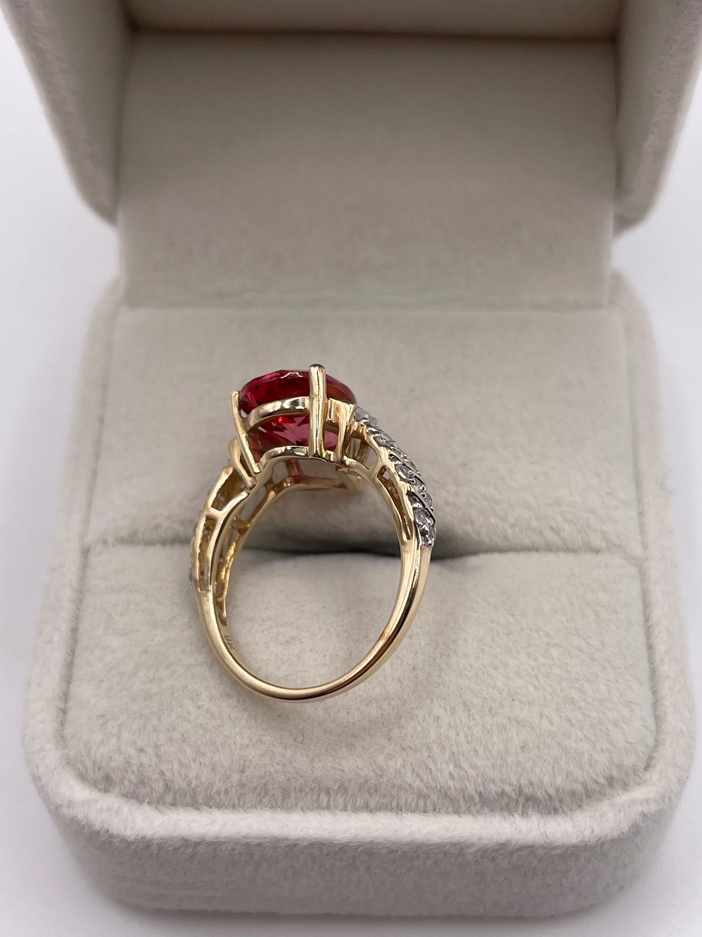 9ct gold quartz and zircon ring