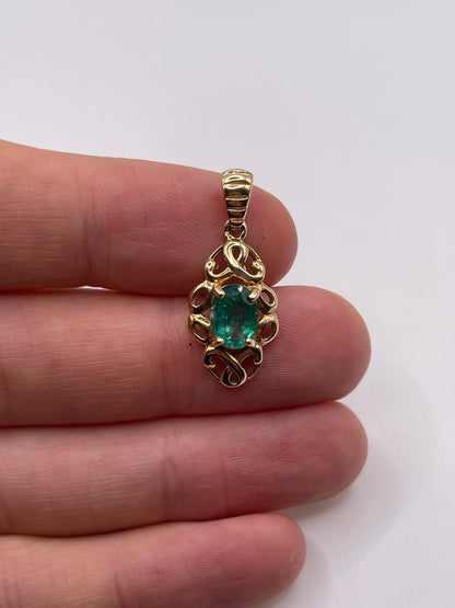 9ct gold emerald pendant