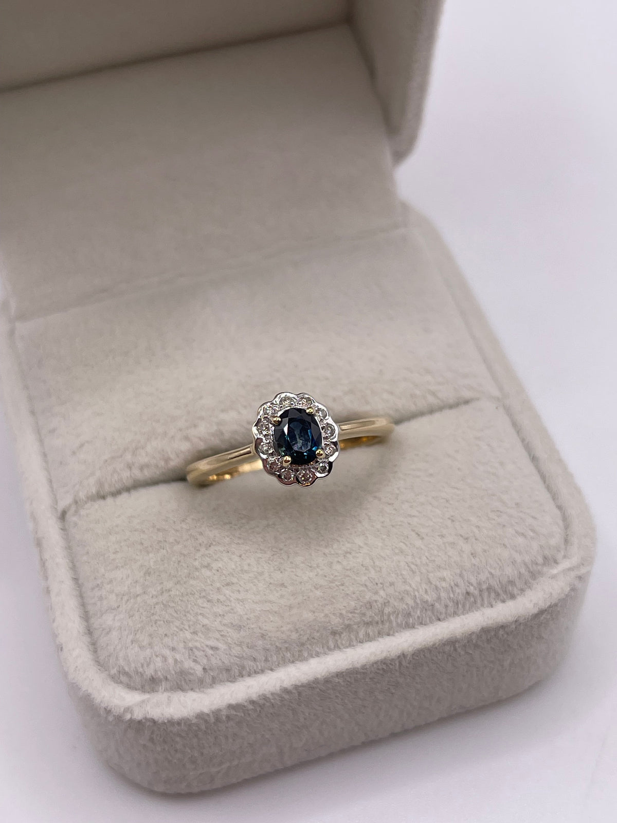 9ct gold sapphire and diamond ring