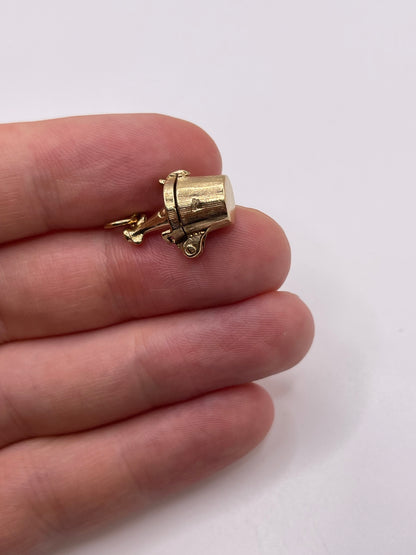 9ct gold champagne charm