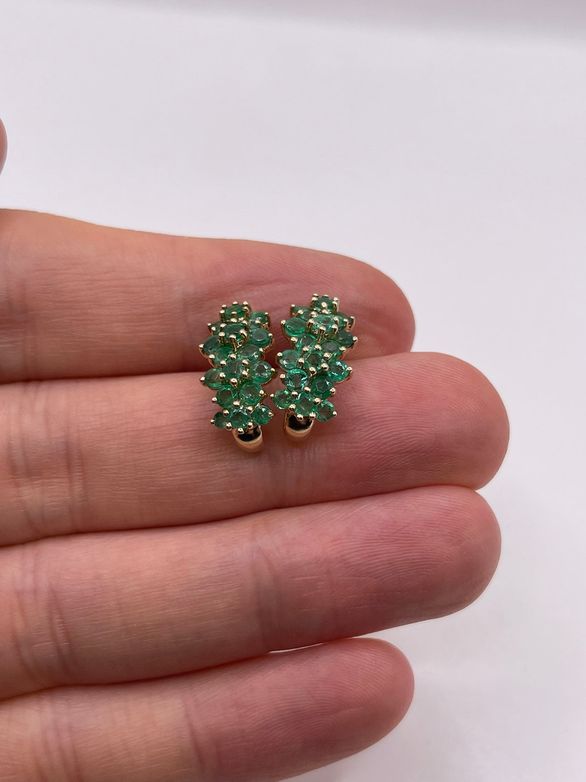9ct gold emerald earrings