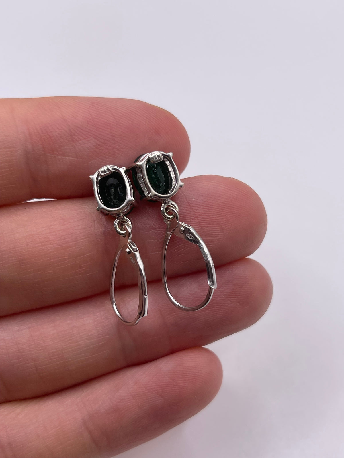 9ct white gold emerald earrings