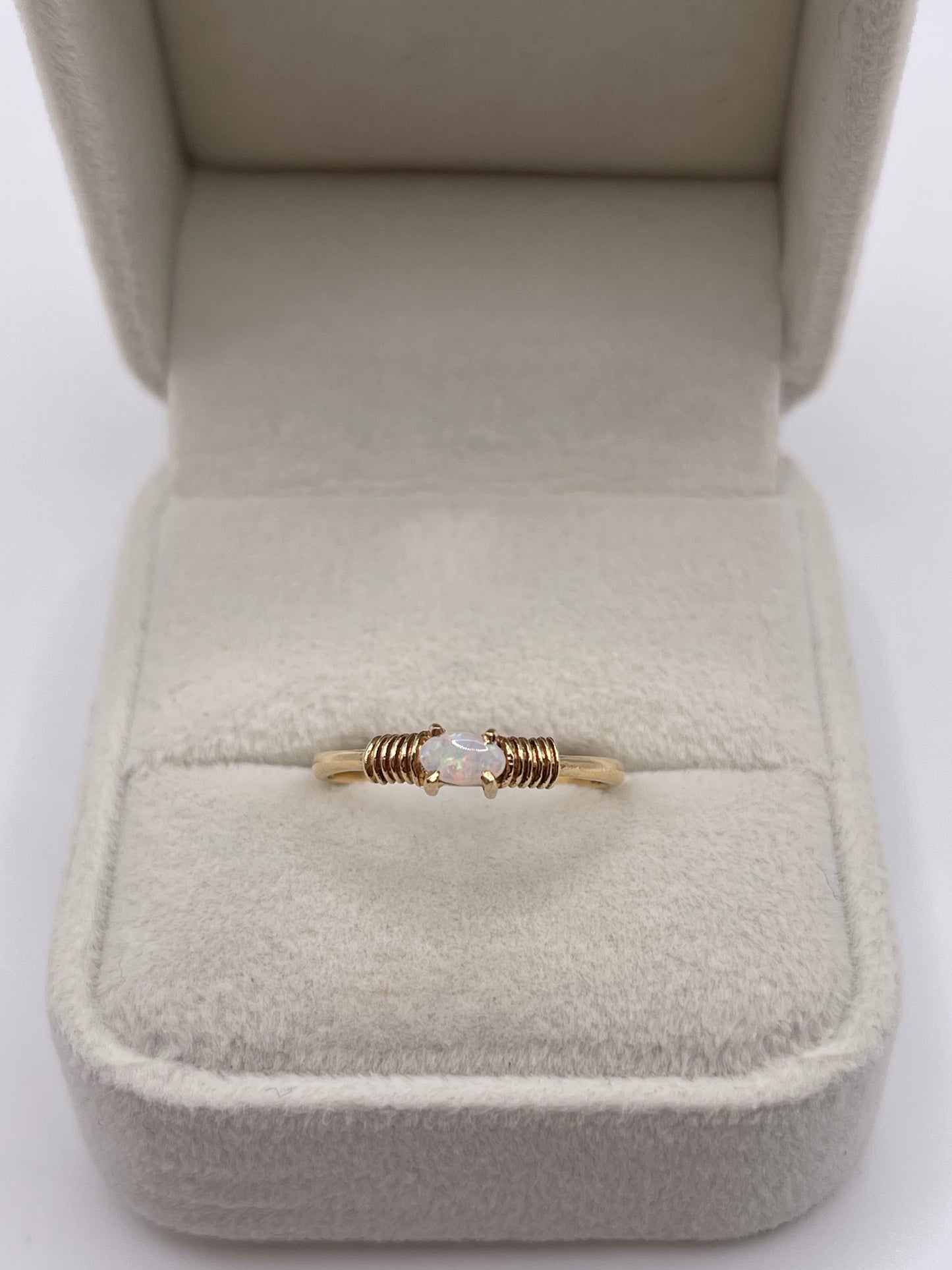 9ct gold opal ring