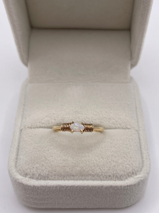 9ct gold opal ring