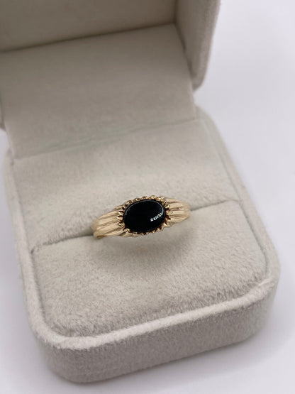 9ct gold onyx ring