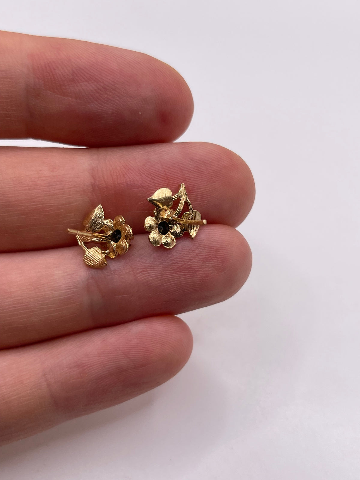 9ct gold sapphire flower earrings