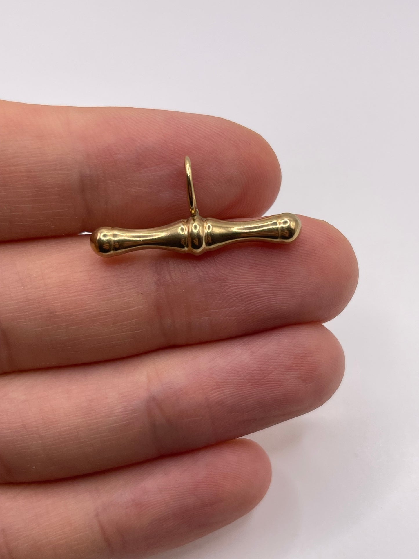 9ct gold t bar pendant