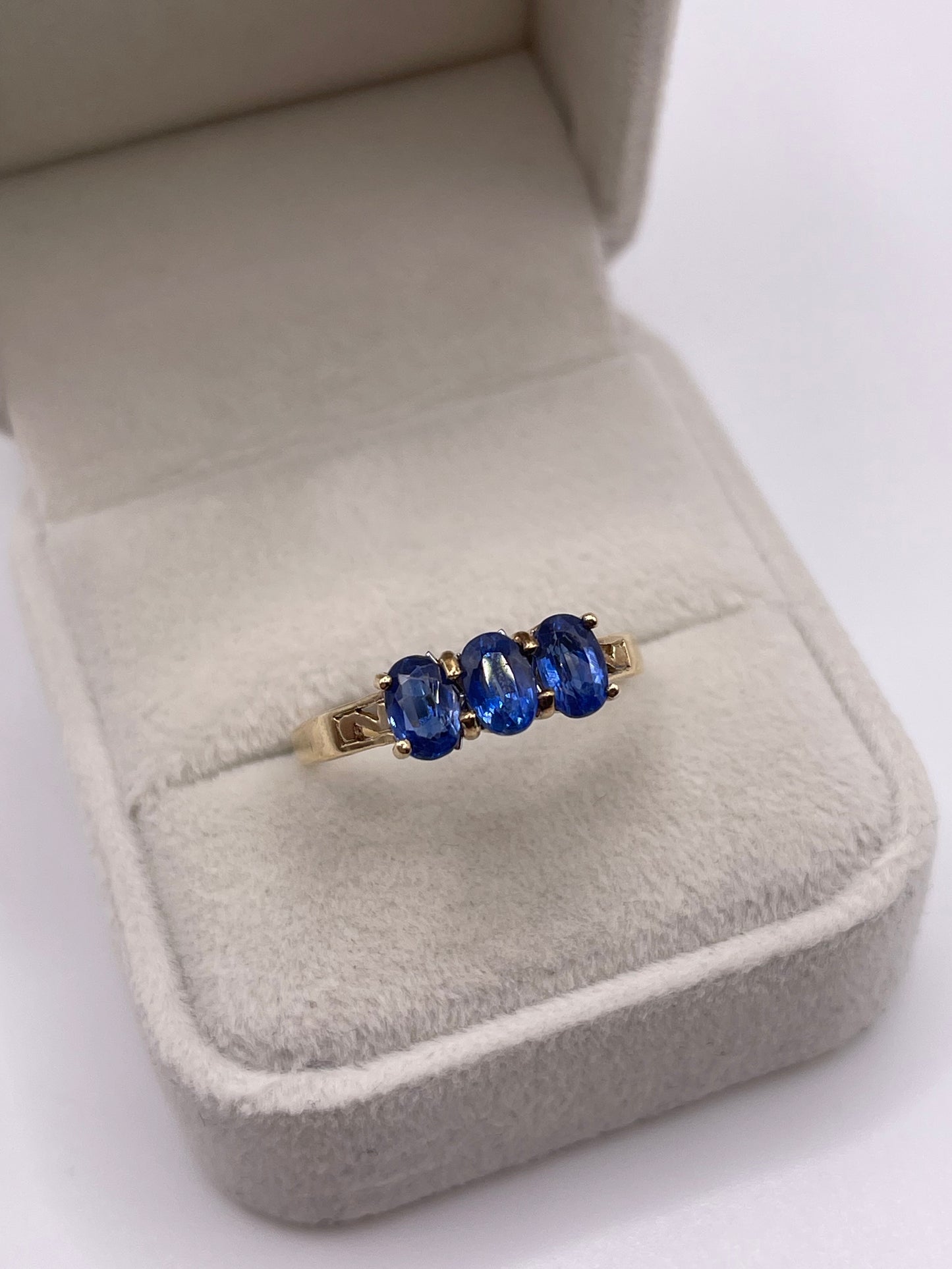 9ct gold kyanite ring