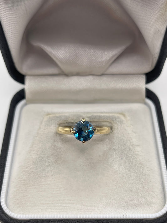 9ct gold blue topaz ring