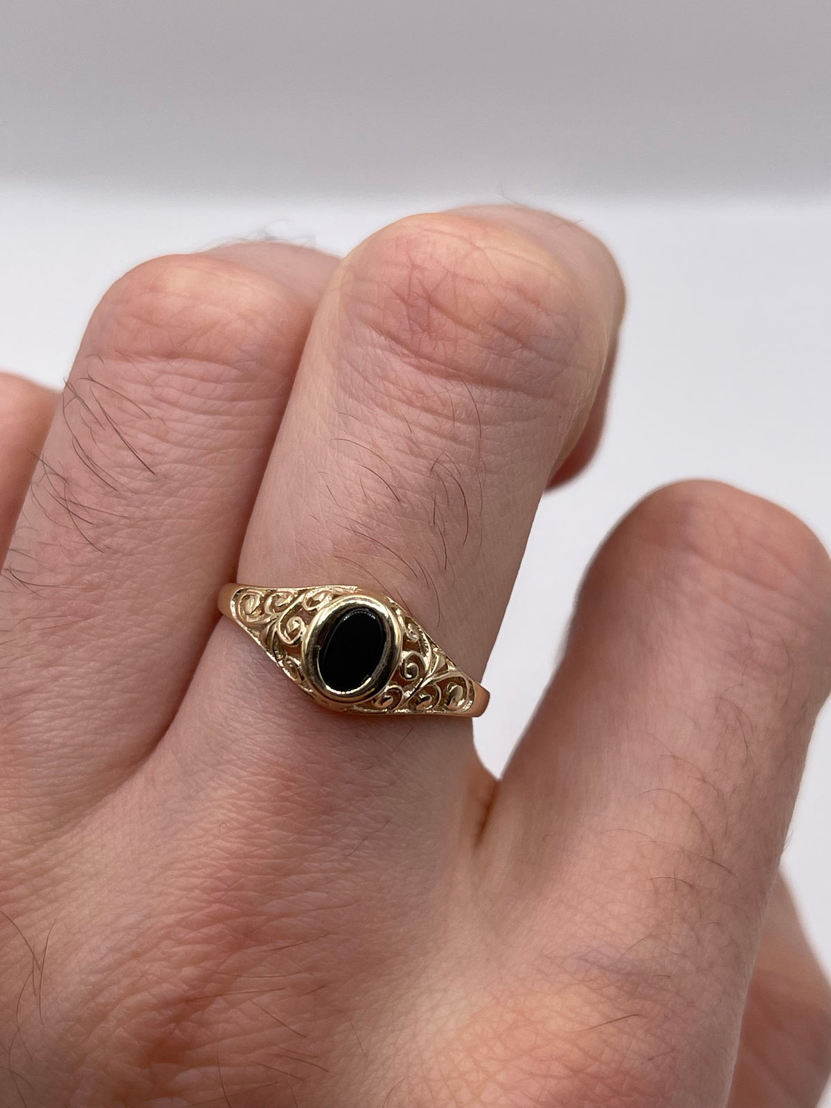 9ct gold onyx ring