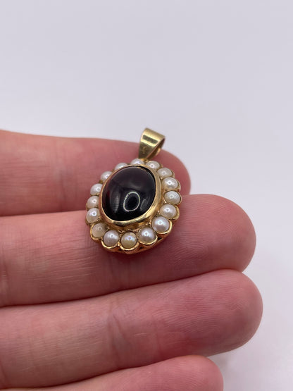 9ct gold cabochon garnet and pearl pendant