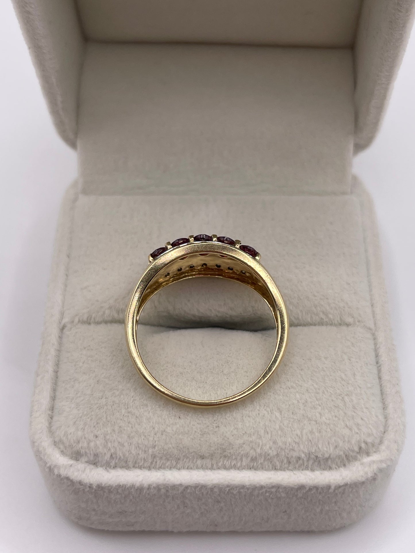 9ct gold garnet and diamond ring