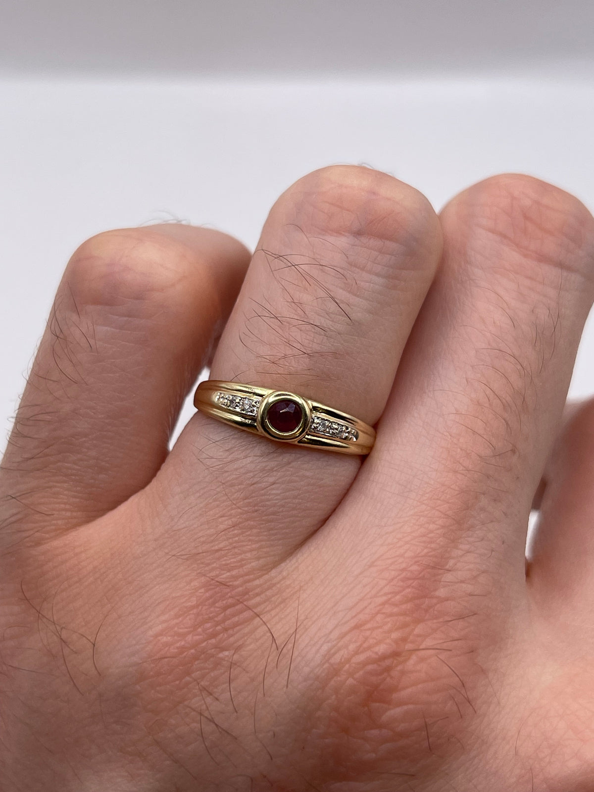 9ct gold ruby and diamond ring
