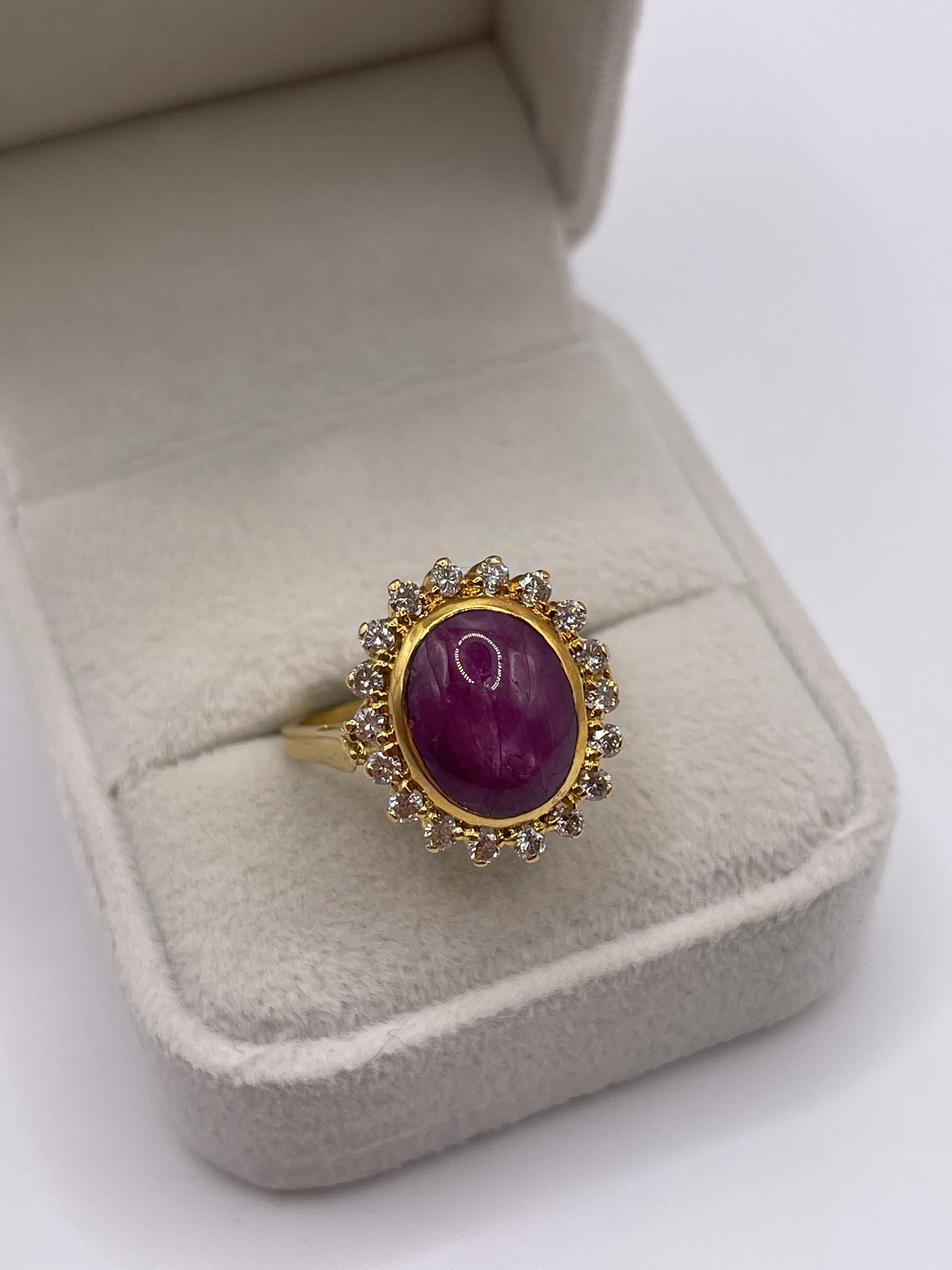 9ct gold star ruby and diamond ring