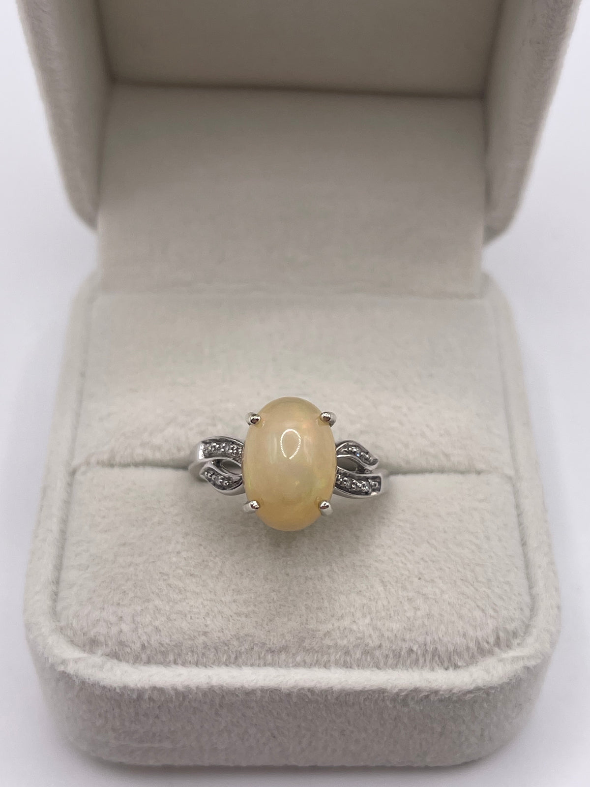 9ct white gold opal and diamond ring