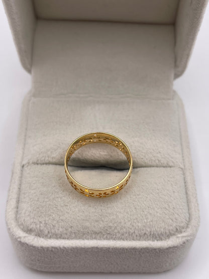 18ct gold flower ring