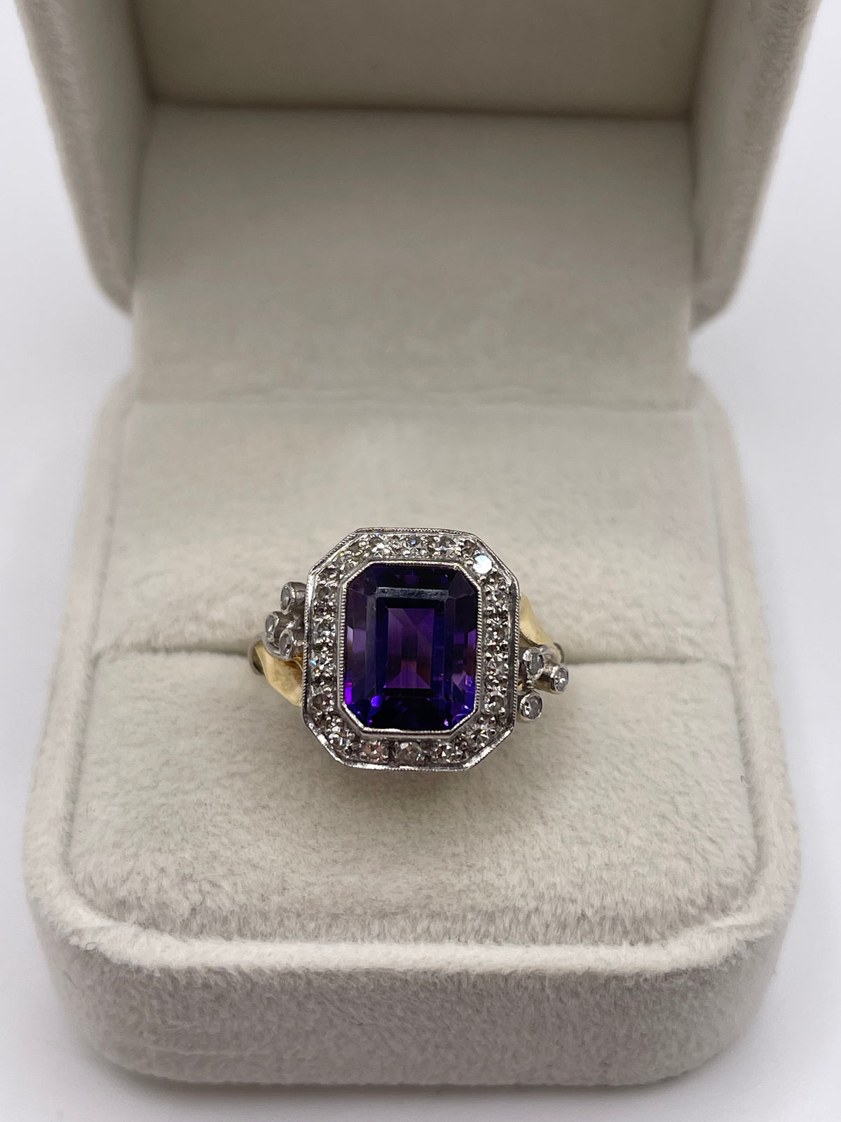 18ct gold amethyst and diamond ring