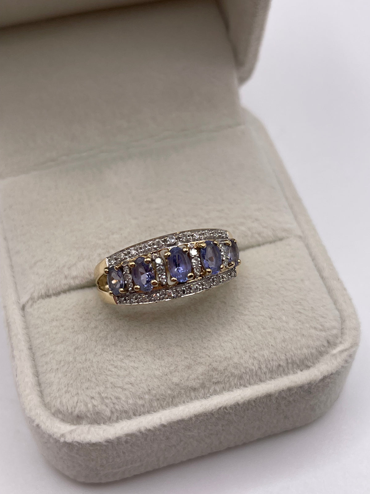 9ct gold tanzanite and diamond ring