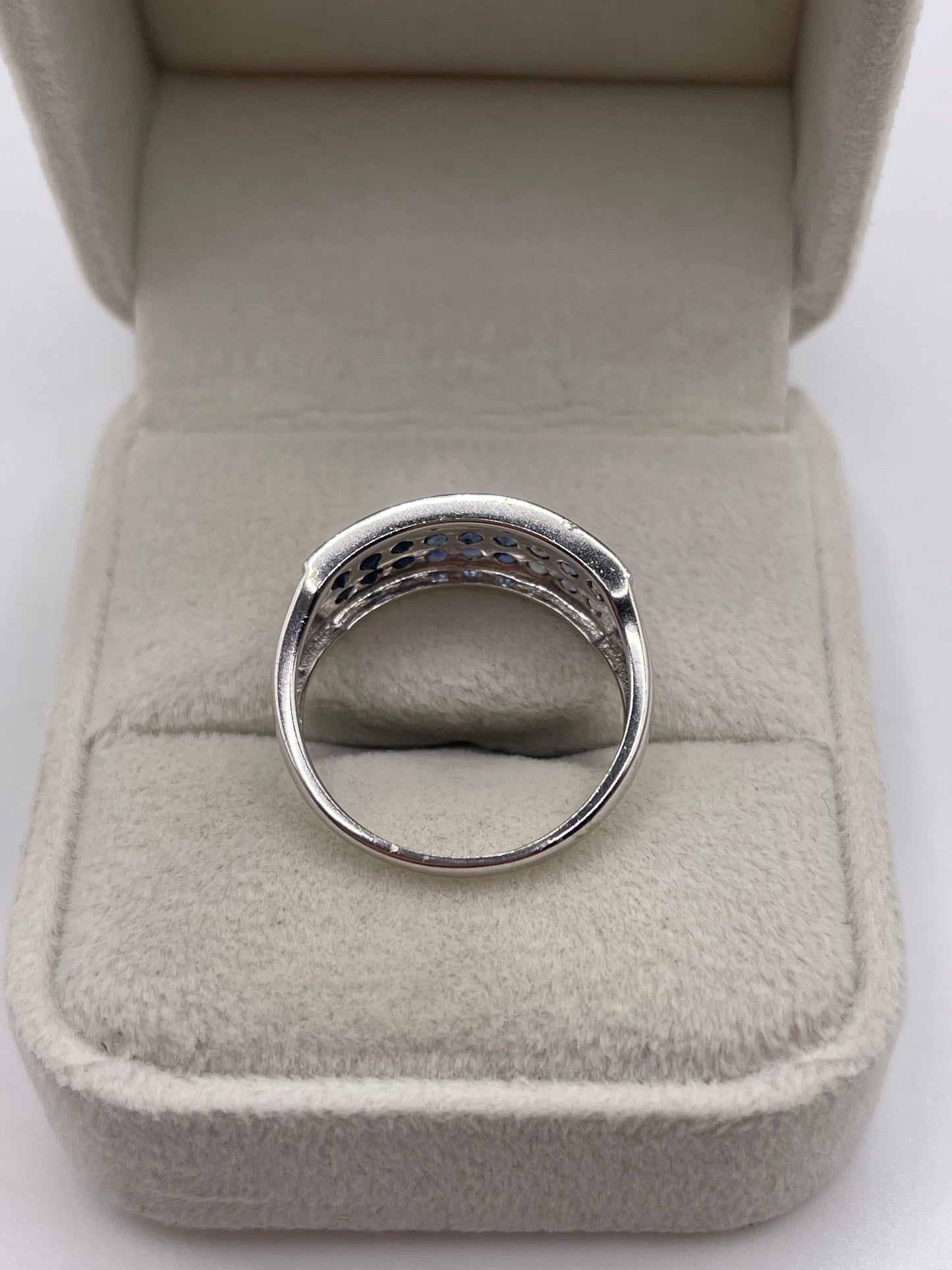 9ct white gold sapphire cluster ring