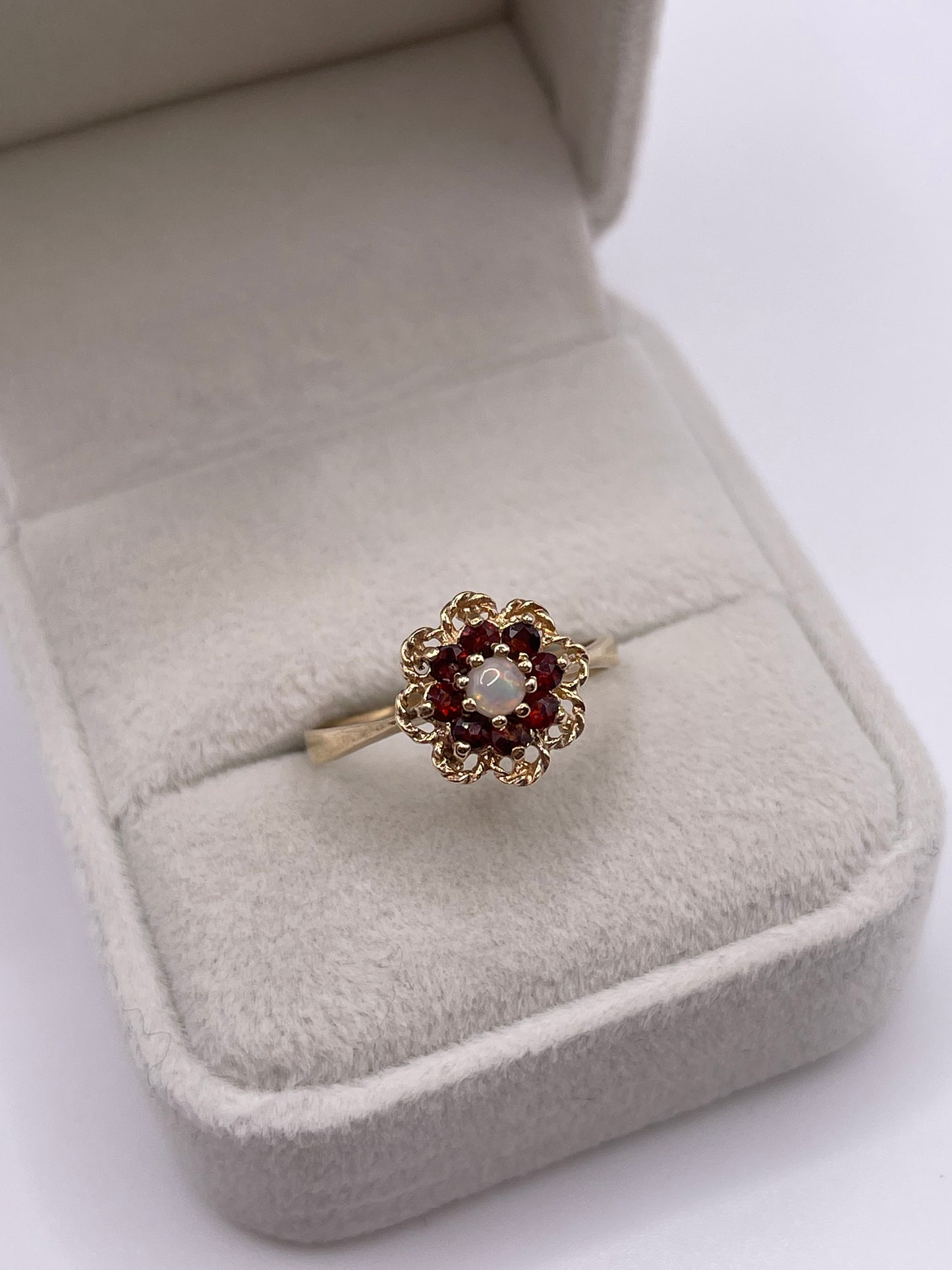 9ct gold garnet and opal ring