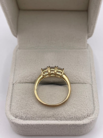 9ct gold rainbow moonstone ring