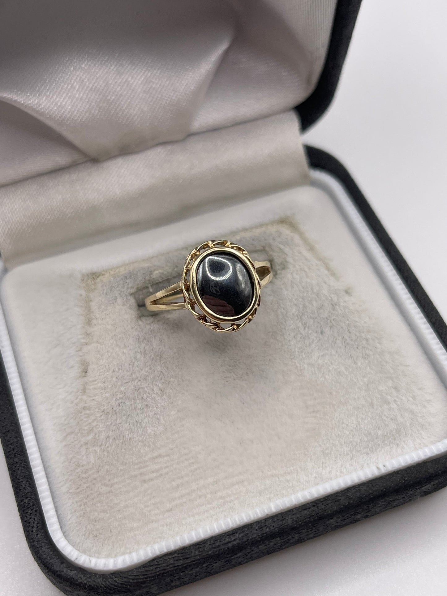 9ct gold hematite ring