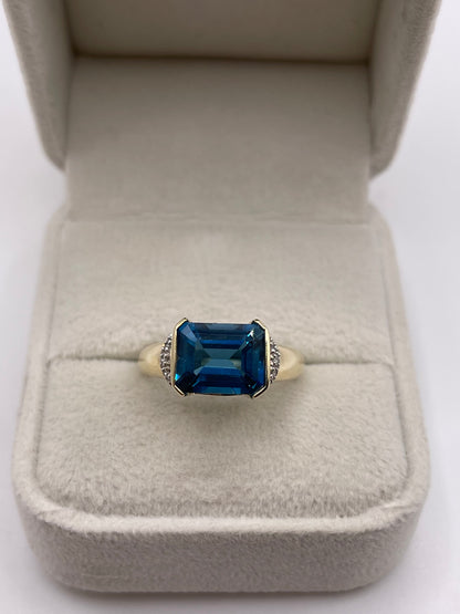9ct gold topaz and diamond ring