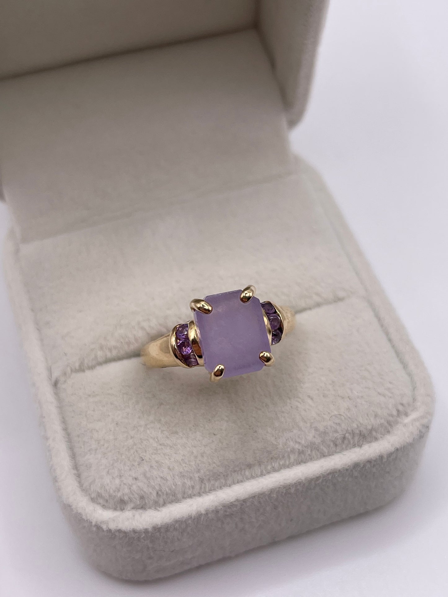 9ct gold jade and amethyst ring
