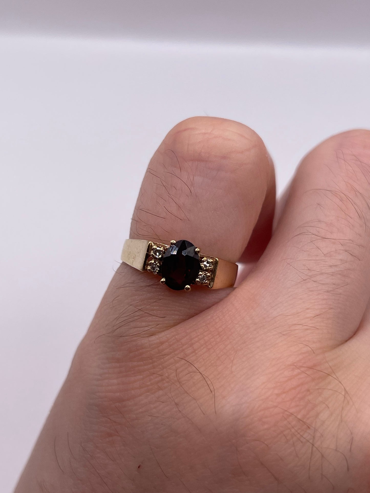 9ct gold garnet and diamond ring