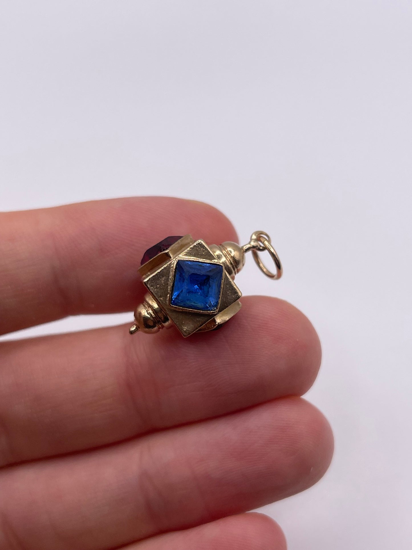 9ct gold lantern pendant