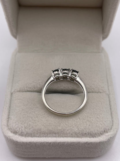9ct white gold green sapphire ring