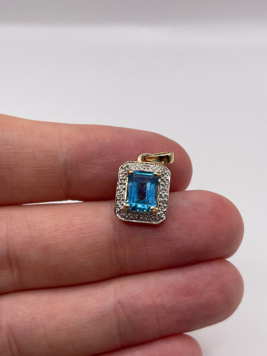 14ct gold topaz and diamond pendant
