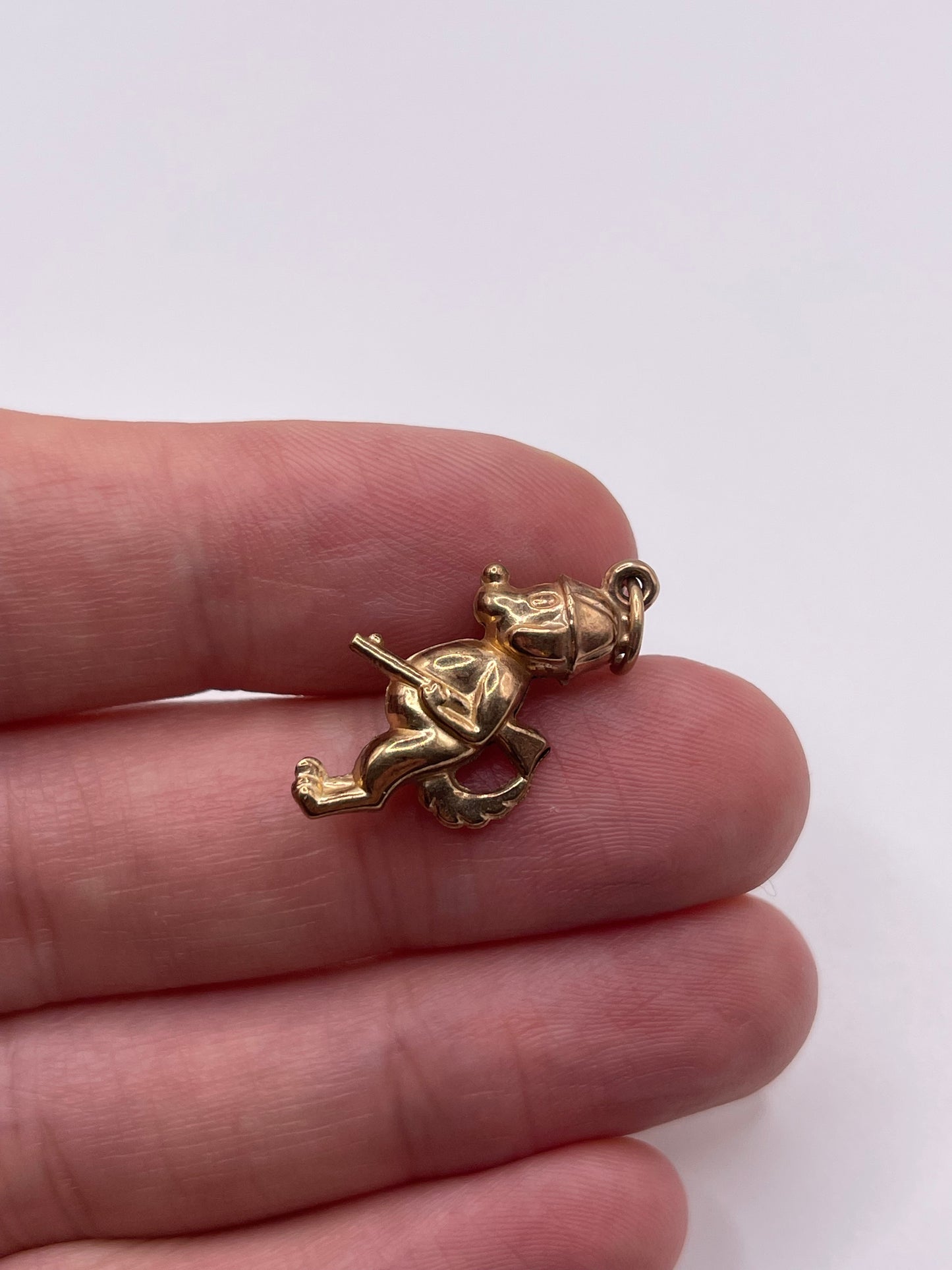 9ct gold shotgun character charm