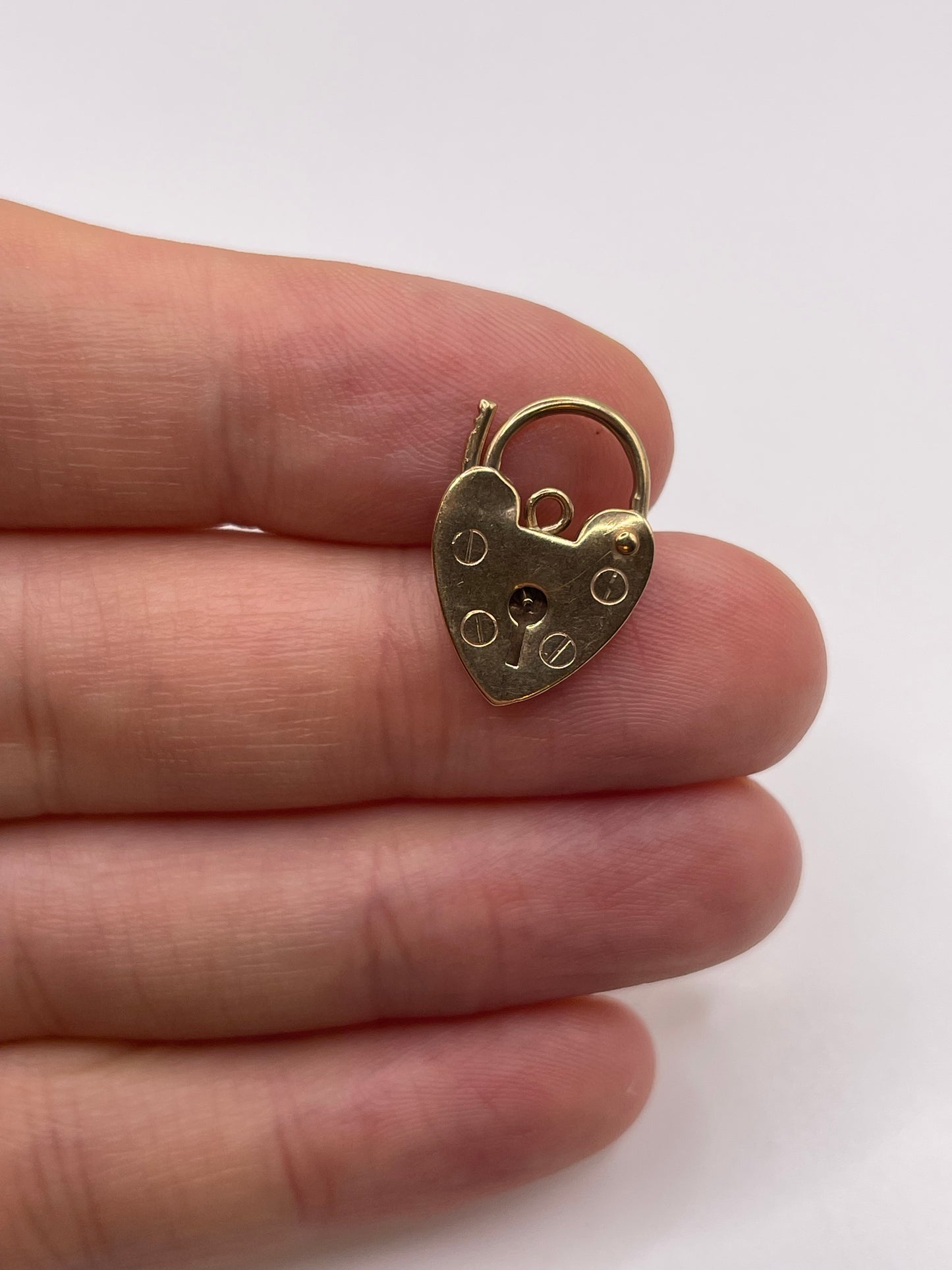 9ct gold padlock 4